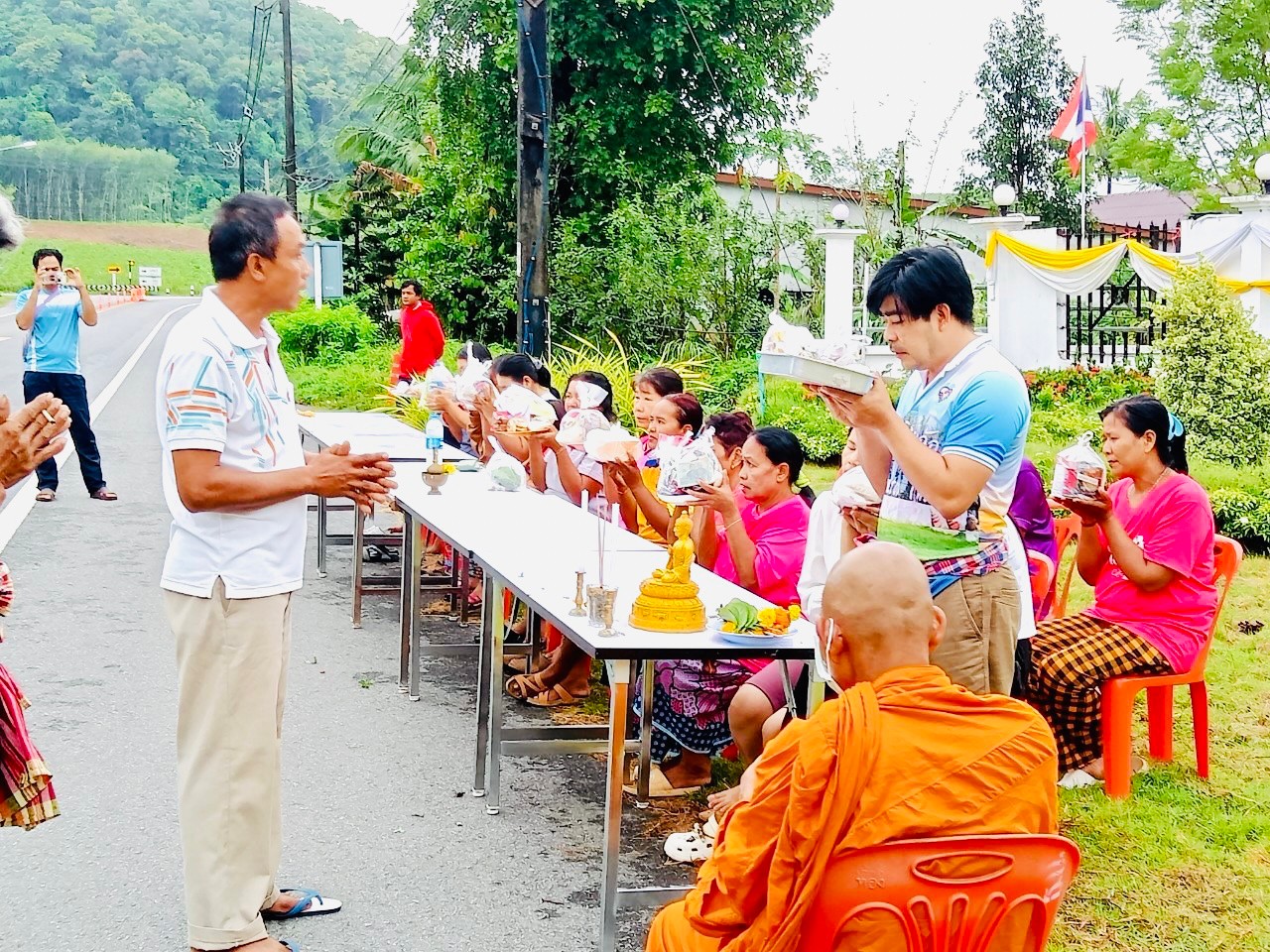 ทำบุญตักบาตร “เนื่องในวันเข้าพรรษา ”