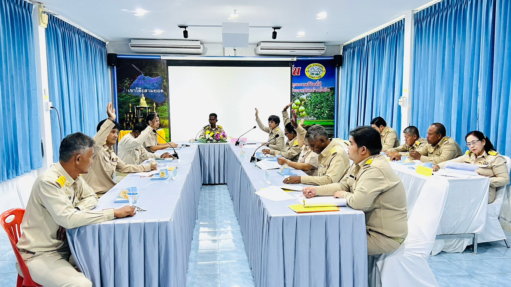 ประชุมสภาองค์การบริหารส่วนตำบลป่าแก่บ่อหิน สมัยสามัญ สมัยที่ 3 ครั้งที่ 2 ประจำปี 2566