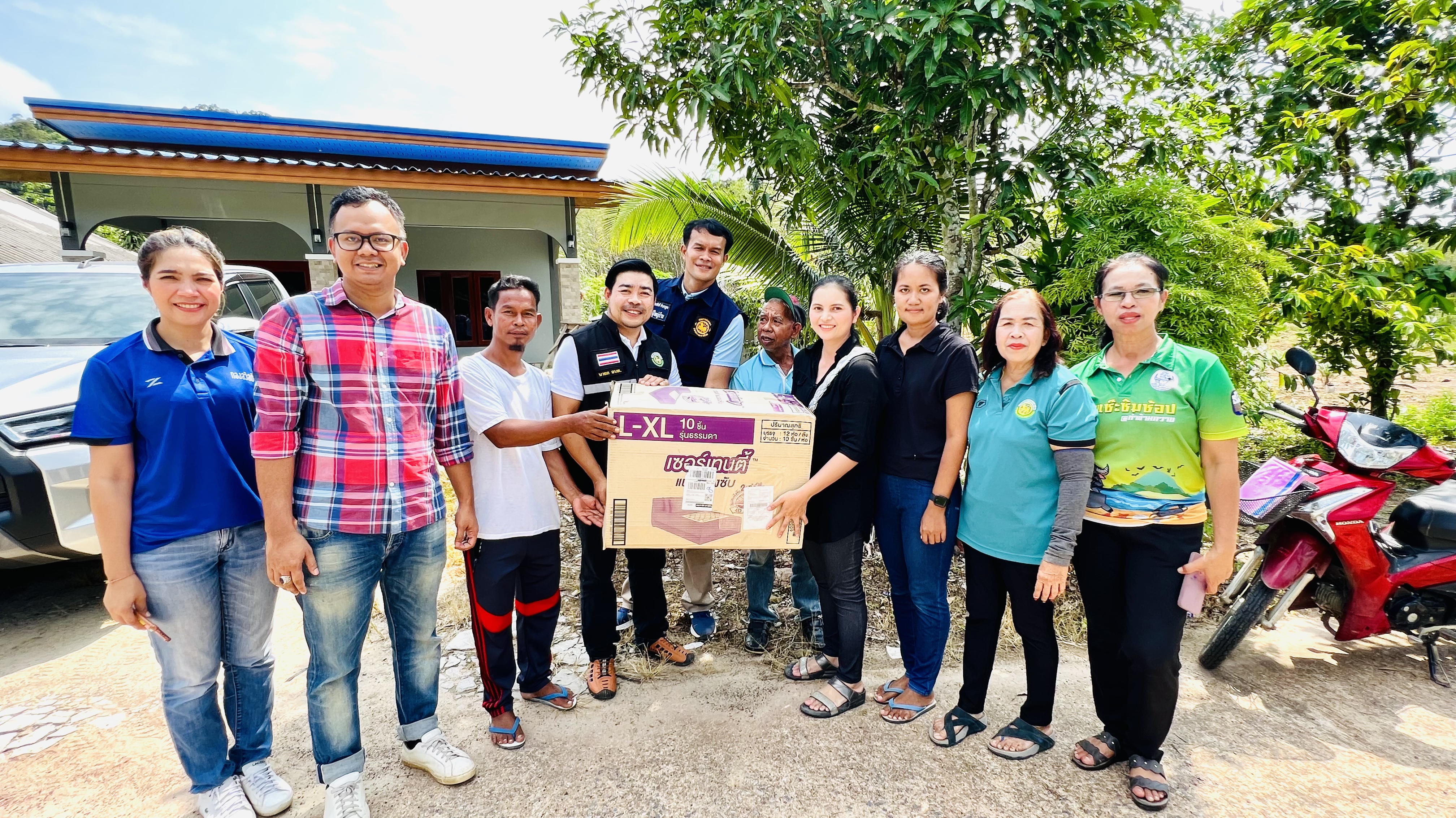 อบต.ป่าแก่บ่อหิน ขอขอบคุณ นางสาวสาลินี เรนเรืองและนางสาวผกามาศ พรหมวิจิตร ที่ร่วมบริจาคแผ่นรองปัสสาวะ ในโครงการเยี่ยมบ้านผู้สูงอายุและผู้ป่วยติดเตียงในตำบลป่าแก่บ่อหิน