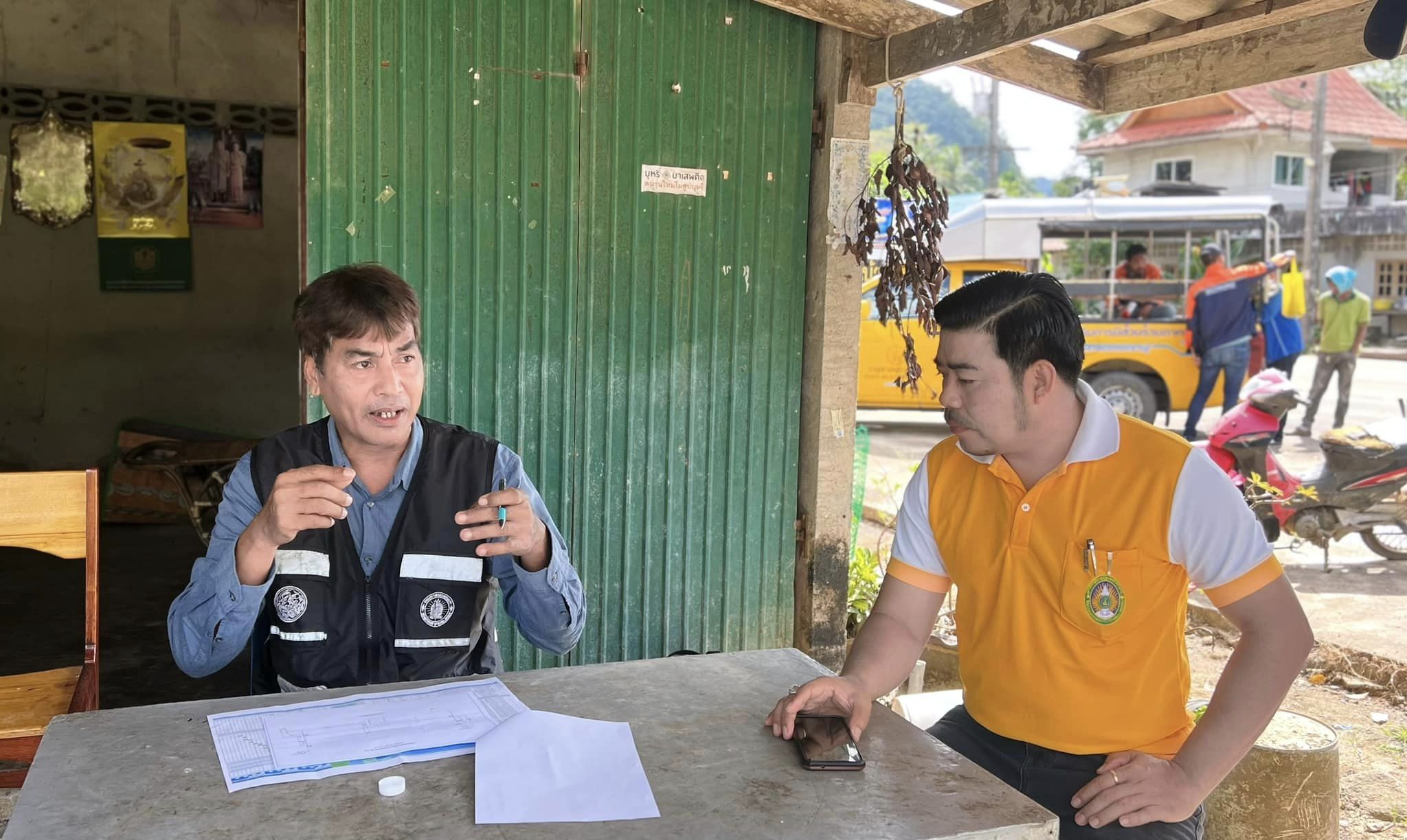 ลงพื้นที่ตรวจสอบถนนเพื่อใช้ในการขุดวางระบบท่อน้ำ