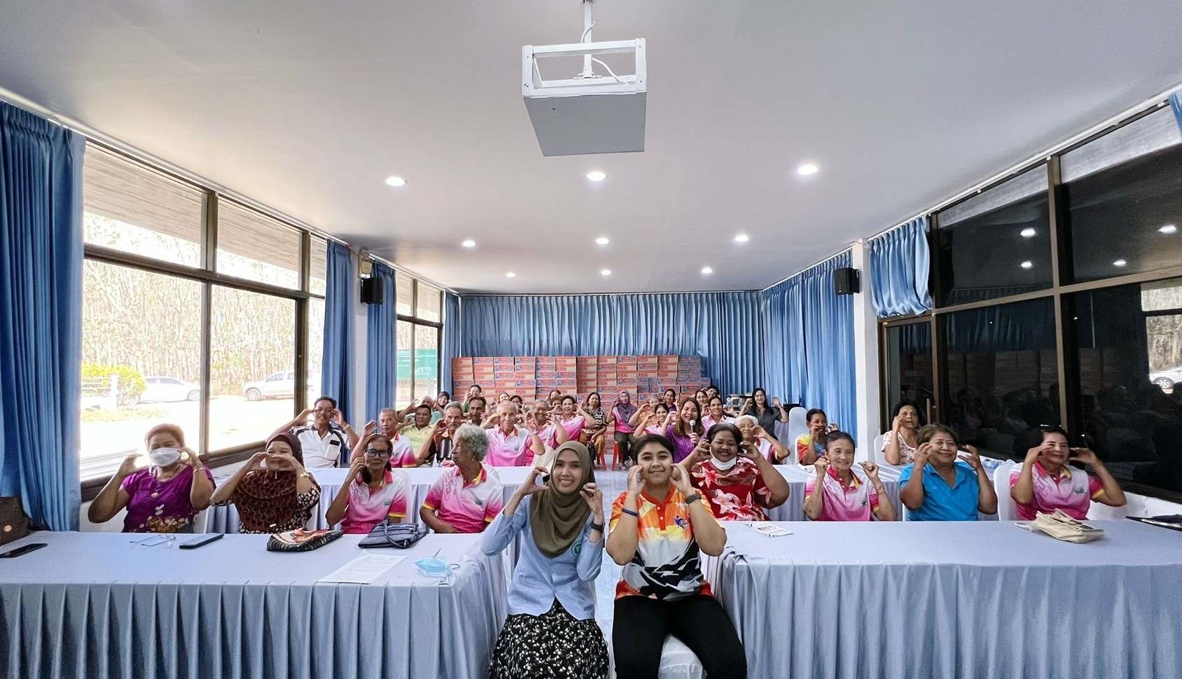 กิจกรรมส่งเสริมดูแลสุขภาพฟันในผู้สูงอายุ ซึ่งจัดโดยชมรมผู้สูงอายุ ตำบลป่าแก่บ่อหิน