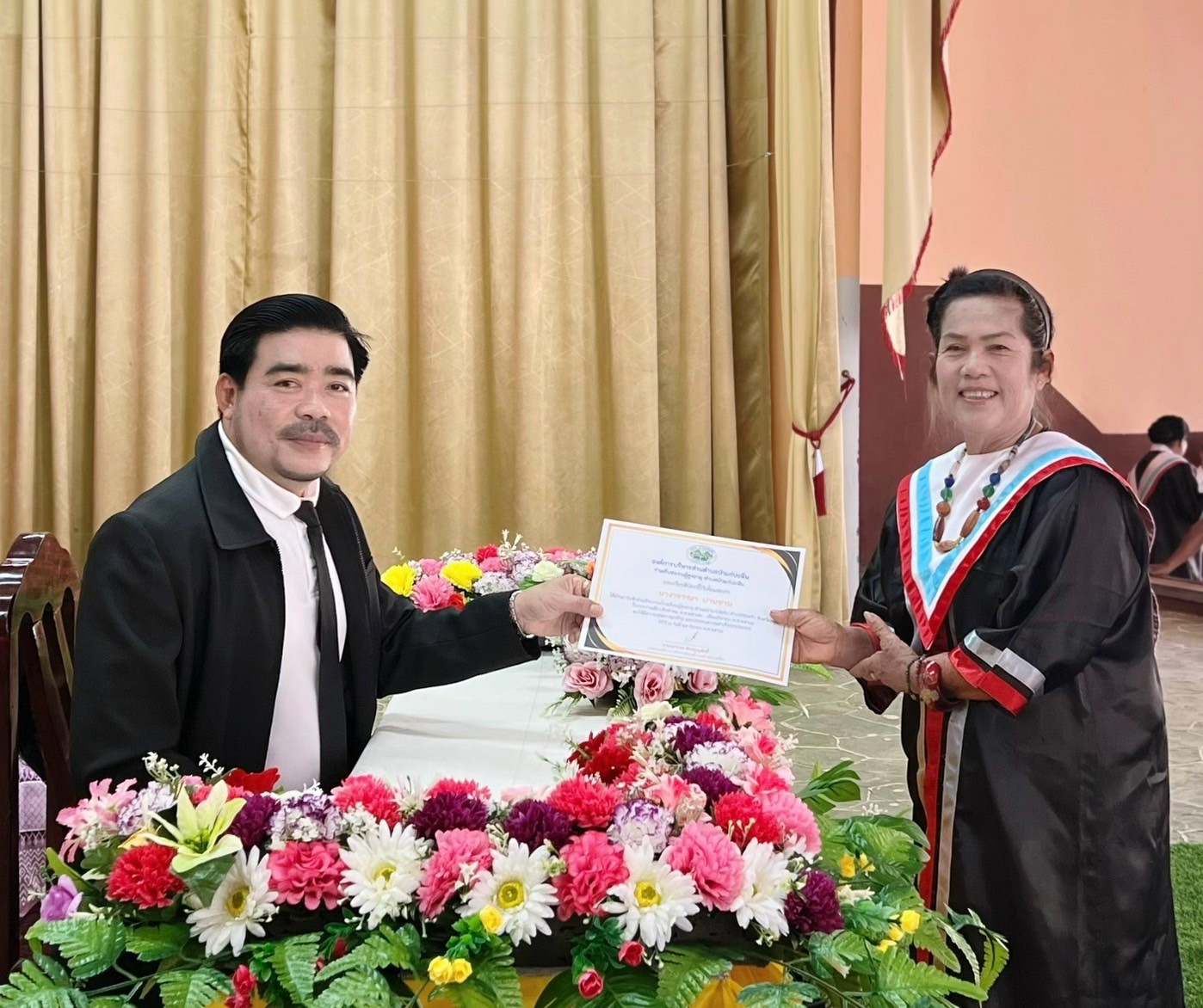 พิธีมอบเกียรติบัตรแก่ผู้จบหลักสูตรโรงเรียนผู้สูงอายุ ตำบลป่าแก่บ่อหิน