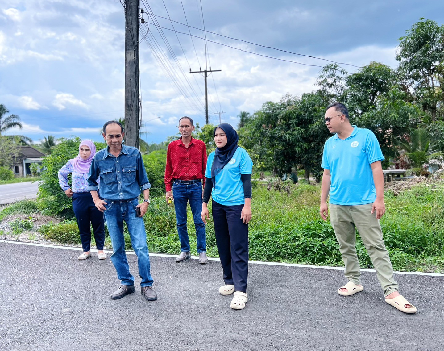 ลงพื้นที่ตรวจงานถนนสายเขาออก หมู่ที่ 4 บ้านขุมทรัพย์ ตำบลป่าแก่บ่อหิน อำเภอทุ่งหว้า จังหวัดสตูล