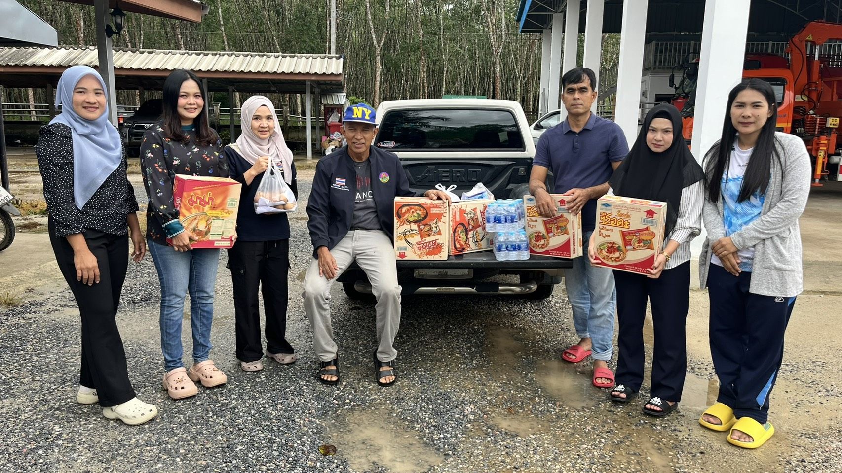 ขอขอบคุณ นายสมบูรณ์ ทุ่งหว้า ที่ปรึกษานายกองค์การบริหารส่วนจังหวัดสตูล ที่ได้ลงพื้นที่ตรวจเยี่ยม มอบวัตถุดิบ