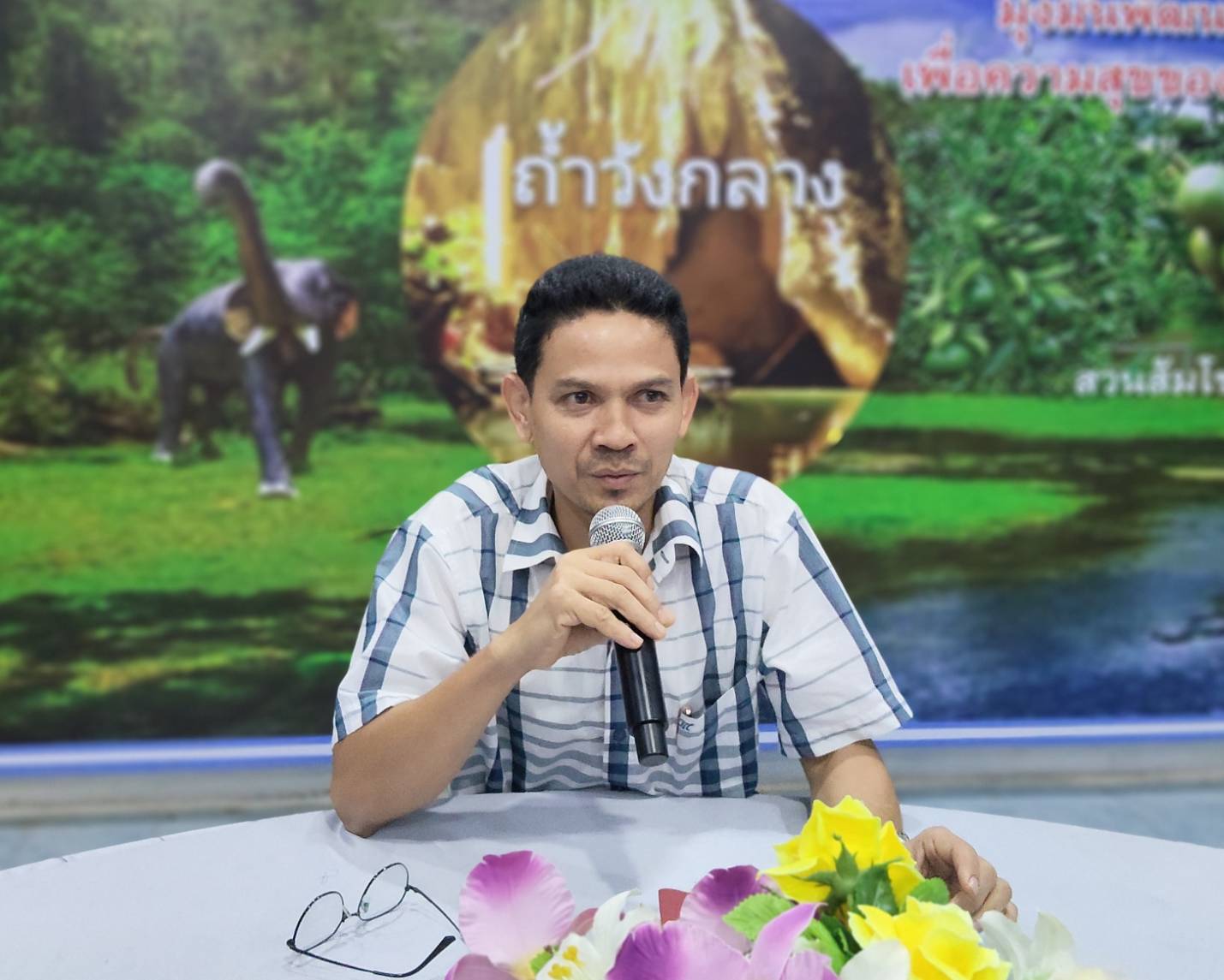 ประชุมพนักงานองค์การบริหารส่วนตำบลป่าแก่บ่อหิน