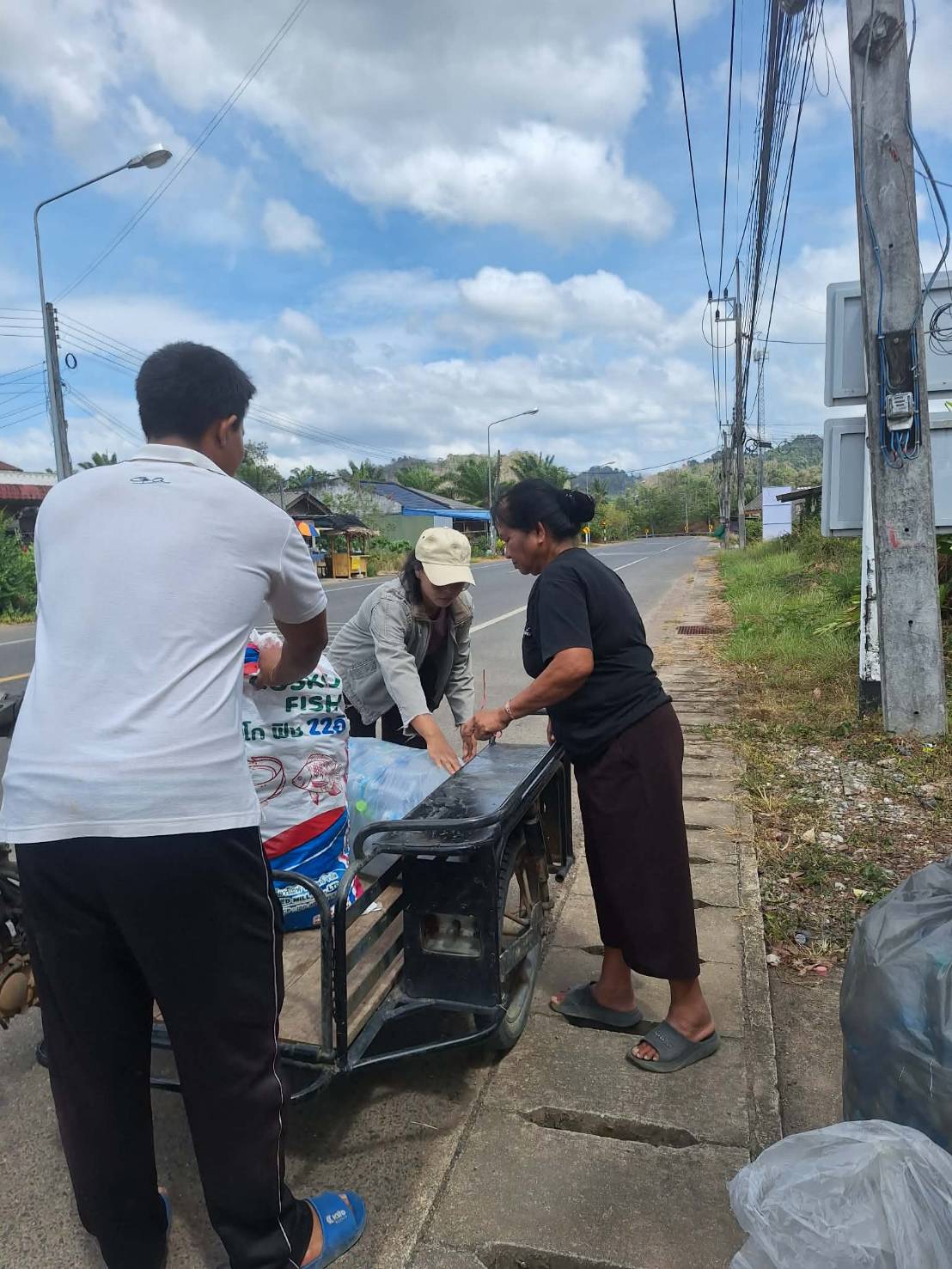 ธนาคารขยะรีไซเคิลชุมชน หมู่ที่ 6 บ้านทุ่งขมิ้น
