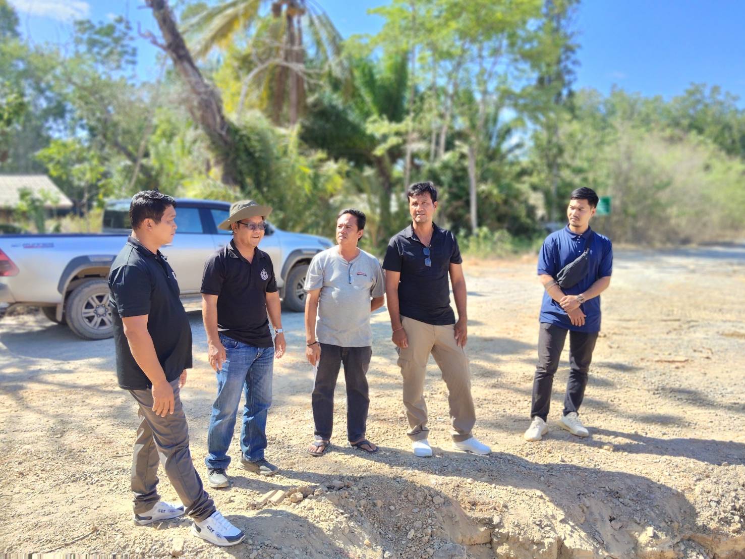 ลงพื้นที่หมู่ที่ 6 บ้านทุ่งขมิ้น เพื่อติดตามความคืบหน้า โครงการอนุรักษ์ฟื้นฟูสระเก็บน้ำบ้านวังนา ของสำนักงานทรัพยากรน้ำที่ 8 จังหวัดสงขลา
