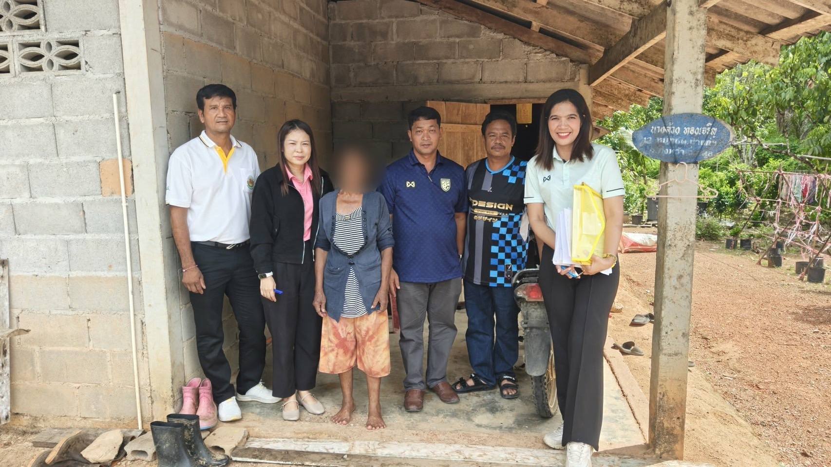 ลงพื้นที่ตรวจเยี่ยมความเป็นอยู่และตรวจสอบเคสพี่น้องประชาชนผู้ยากไร้ในเขตพื้นที่ตำบลป่าแก่บ่อหิน อำเภอทุ่งหว้า จังหวัดสตูล