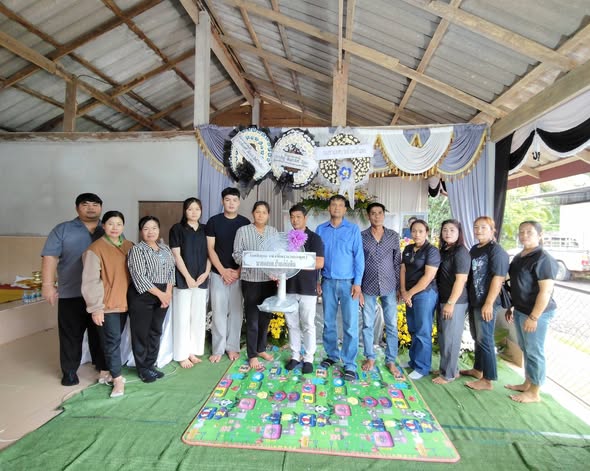 ร่วมวางพวงหรีดแสดงความเสียใจและร่วมไว้อาลัย