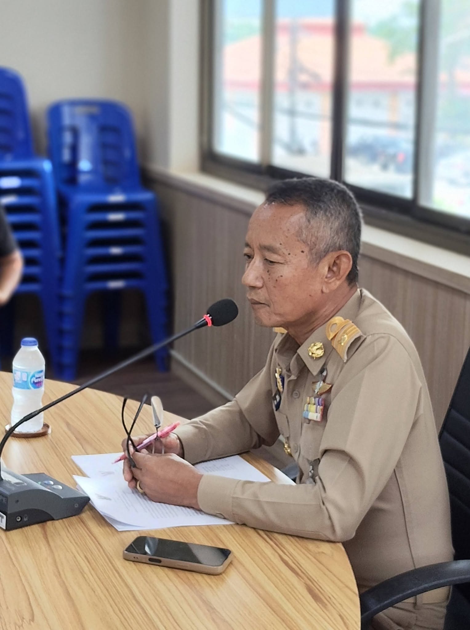 ประชุมชี้แจงแนวทางปฏิบัติในการจัดพิธีถวายดอกไม้จันทน์ของประชาชนในส่วนภูมิภาค งานพระราชพิธีถวายพระเพลิงพระบรมศพ สมเด็จพระนางเจ้าสิริกิติ์ พระบรมราชินีนาถ พระบรมราชชนนีพันปีหลวง