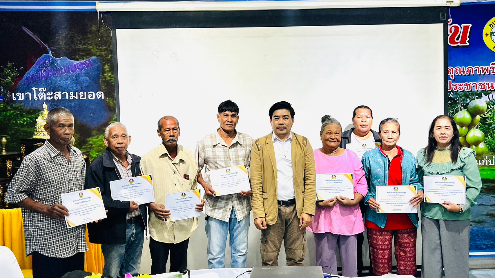 โครงการ ชุมชนห่มรักผู้สูงอายุ ด้ายสายใยเครือข่ายชุมชน โรงเรียนผู้สูงอายุ ตำบลป่าแก่บ่อหิน